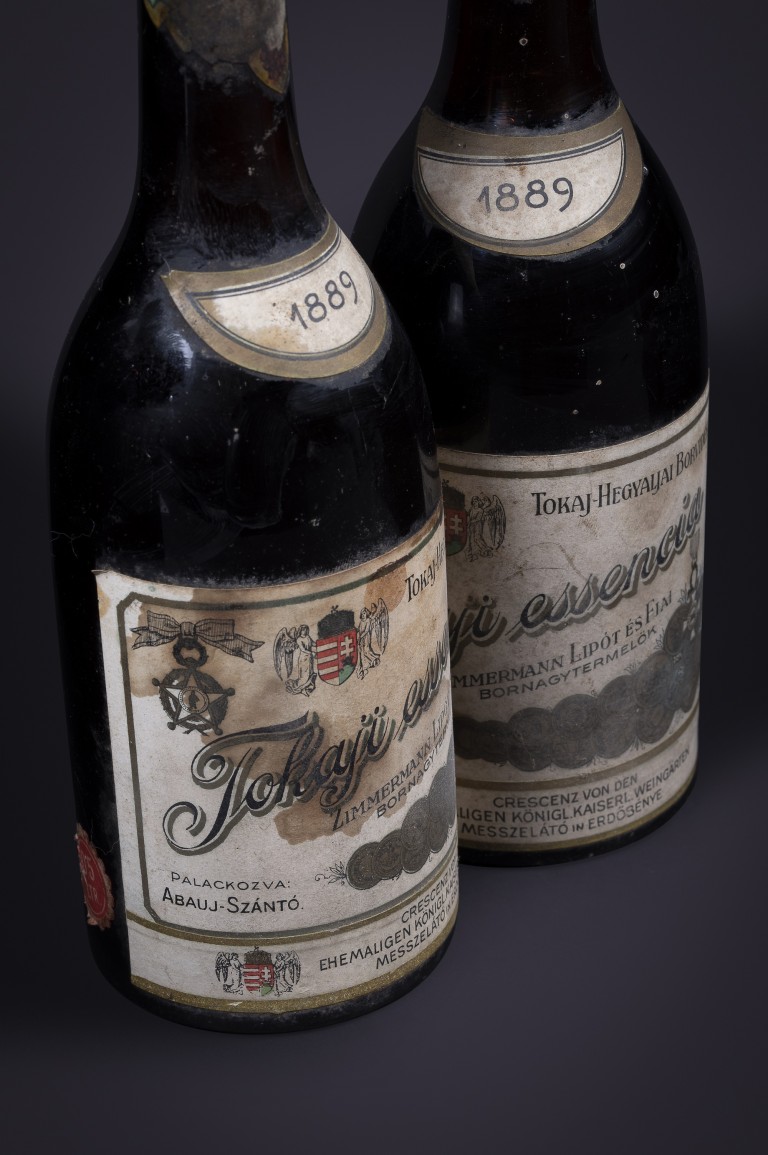 132 éves tokaji borokat árvereznek el 2