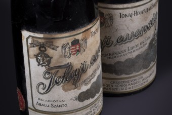 132 éves tokaji borokat árvereznek el