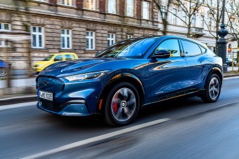 Kicsit sem Mustang, de jó villanyautó