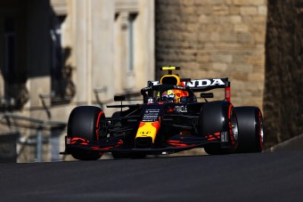 F1: A fasorban sincs a Mercedes Bakuban, élen a Red Bull