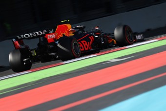 F1: Még tovább durvult a Red Bull és a Merci szópárbaja