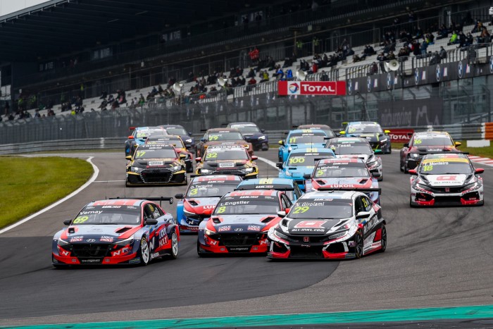 Közel volt a magyar dobogó, Micheliszt kiütötték a WTCR-nyitányon 3 Közel volt a magyar dobogó, Micheliszt kiütötték a WTCR-nyitányon 3