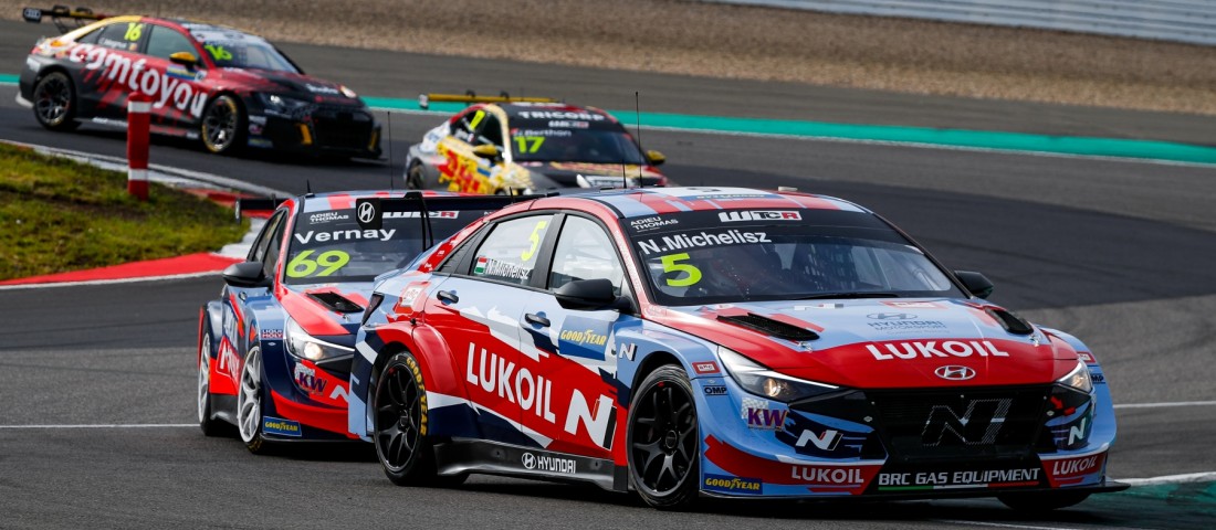 Közel volt a magyar dobogó, Micheliszt kiütötték a WTCR-nyitányon
