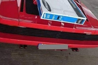 Ferrarid van, de nincs elég nagy tévéd az Eb-re? Így simán haza tudod vinni!