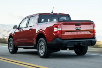 Hibrid pickupot mutatott be a Ford