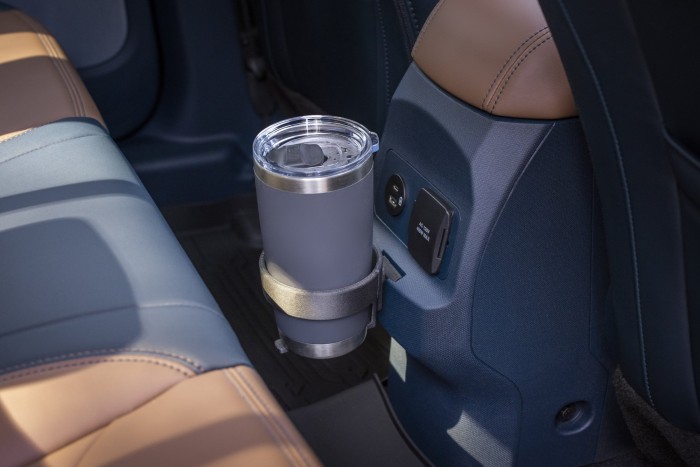 Hibrid pickupot mutatott be a Ford 8