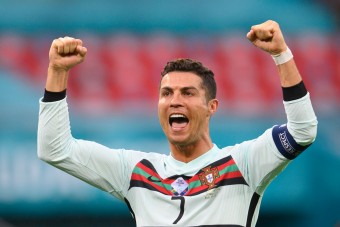Bombameglepetés, Ronaldo Manchesterbe igazolt 