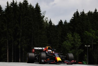 F1: Verstappen kezdett a legjobban a Red Bull pályáján