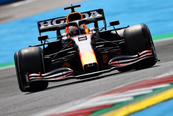 F1: Verstappen simán nyerte a stájer időmérőt