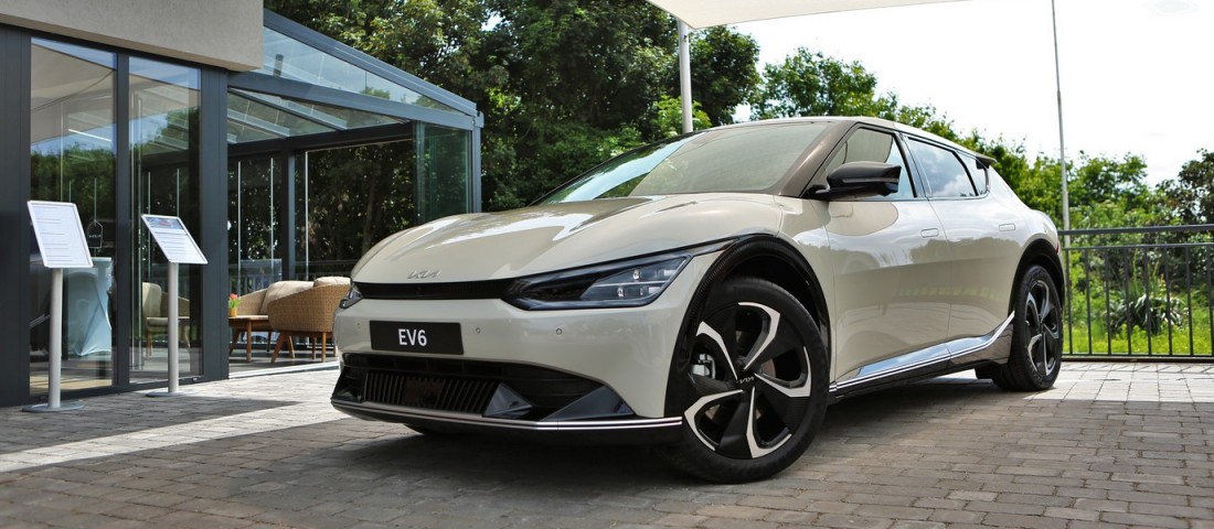 Beültünk az 585 lóerős elektromos Kiába