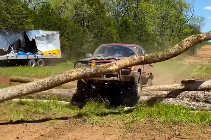 A Toyota Hilux tényleg mindent IS kibír 7