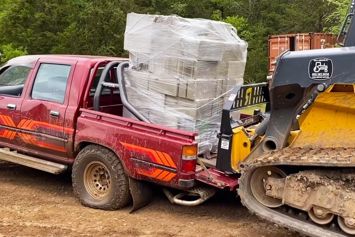 A Toyota Hilux tényleg mindent IS kibír 5