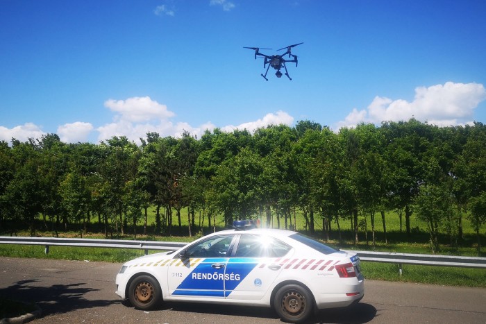 Drónnal vadásztak a rendőrök az M30-ason