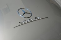 Budapest egyik legértékesebb ingósága ez a Mercedes 300 SL 103