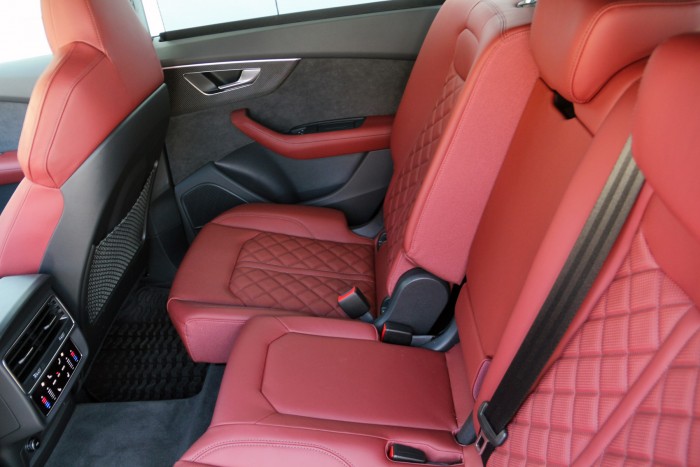 Audi SQ8: Precíziós csapásmérő 4 Audi SQ8: Precíziós csapásmérő 4