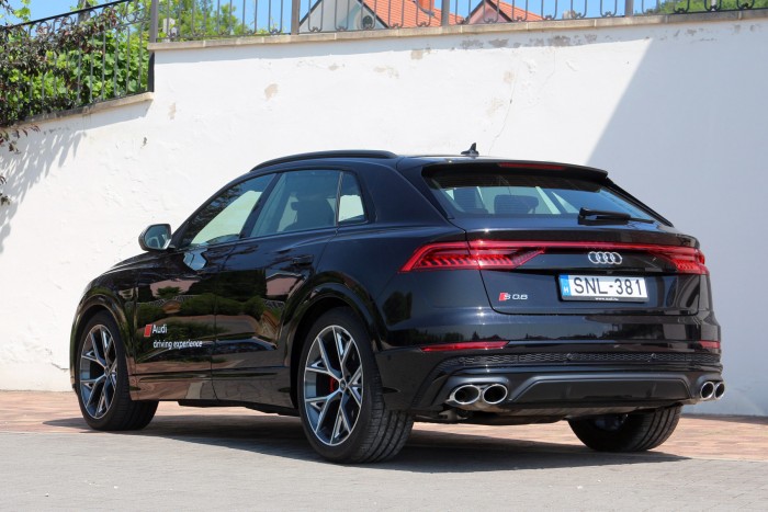 Audi SQ8: Precíziós csapásmérő 11 Audi SQ8: Precíziós csapásmérő 11