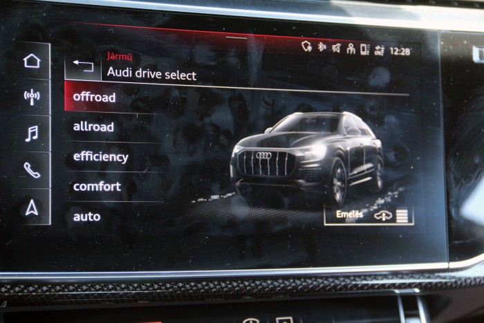 Audi SQ8: Precíziós csapásmérő 3 Audi SQ8: Precíziós csapásmérő 3