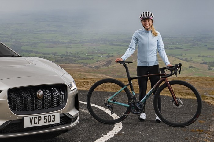 Villanyautóval jutott fel a Mt. Everestre (statisztikailag) 7