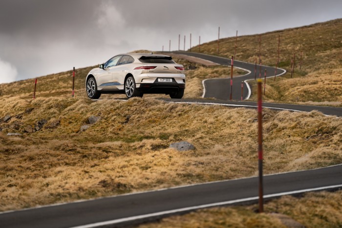 Villanyautóval jutott fel a Mt. Everestre (statisztikailag)