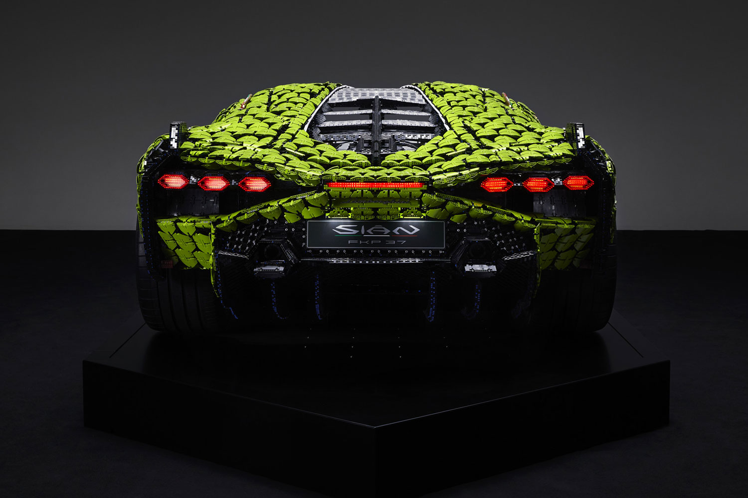 Ez a Lamborghini még a Bugatti Chiront is felülmúlja 16