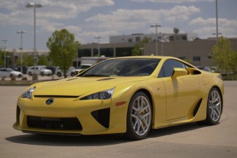Bűn eltenni, vagy zseniális befektetés a Lexus LFA? Itt a válasz!