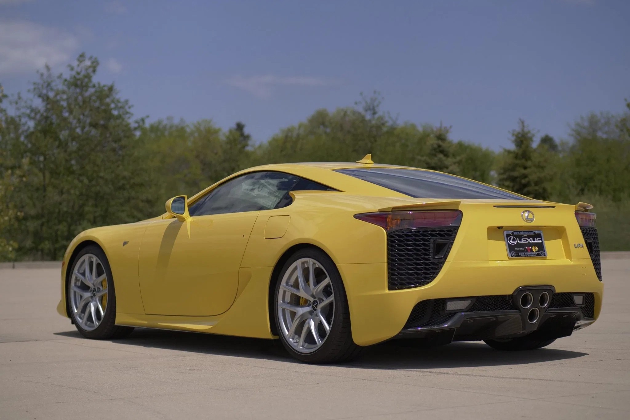 Bűn eltenni, vagy zseniális befektetés a Lexus LFA? Itt a válasz! 11