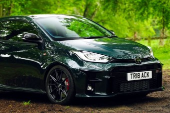 Három henger, 300 lóerő