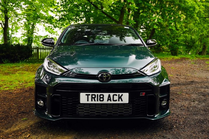 Három henger, 300 lóerő 8