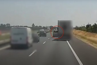 Életveszélyes bosszút álltak egy kamionoson az M1-esen, egy fedélzeti kamera rögzítette az egészet