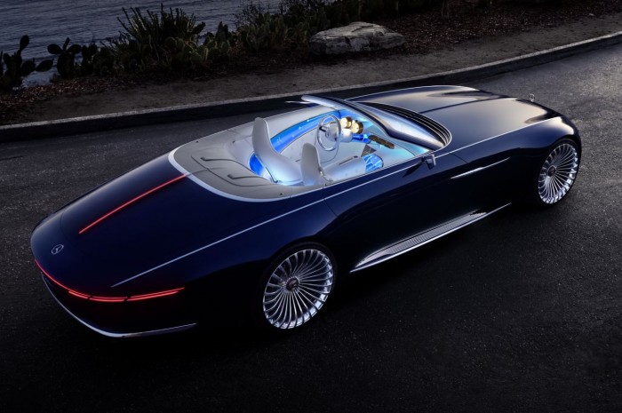 Gigantikus luxusautóval tér vissza Michael Keaton Bruce Wayne szerepébe 2