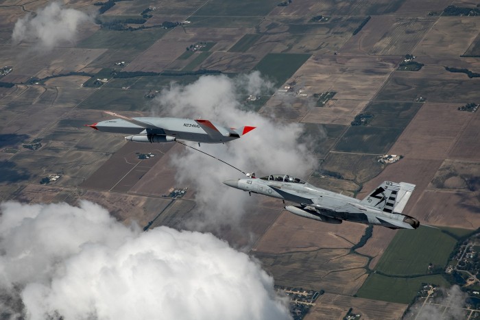 Mérföldkő: drónból tankoltak meg egy repülőt a levegőben 1