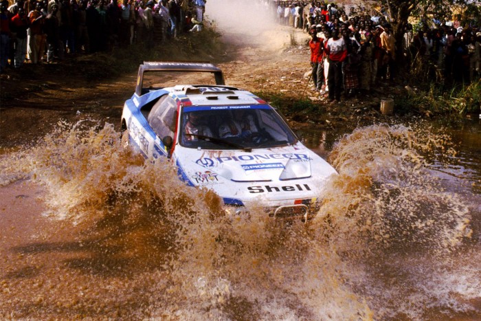 A versenyautó, amelyet a rajt előtt loptak el, és váltságdíjat kértek érte