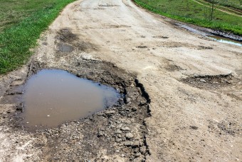 Van valami, ami nagy segítség lehet, ha kátyúba hajtasz