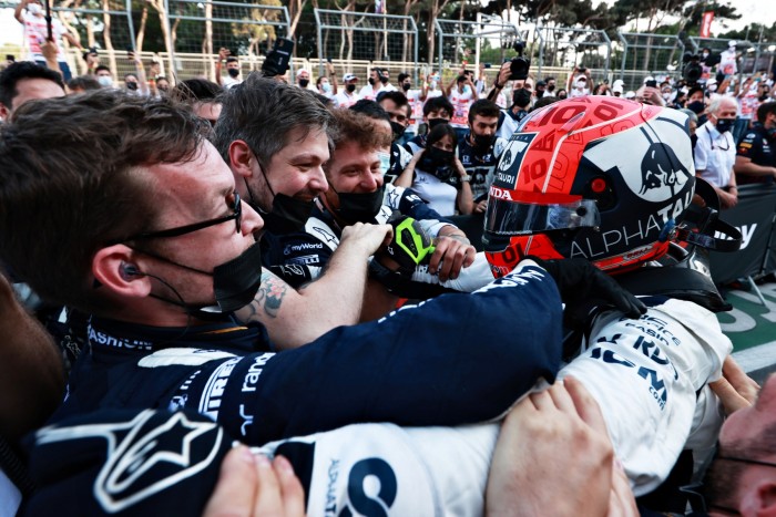 F1: Hajszálon múlt Pérez kiesése 3