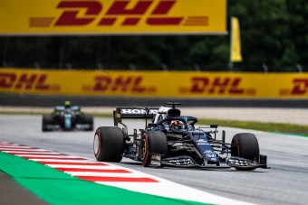 F1: Büntetés az időmérő után, megint borul a rajtsorrend