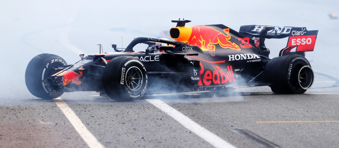 F1: Dráma Bakuban, az éllovasok nulláztak, Perez nyert