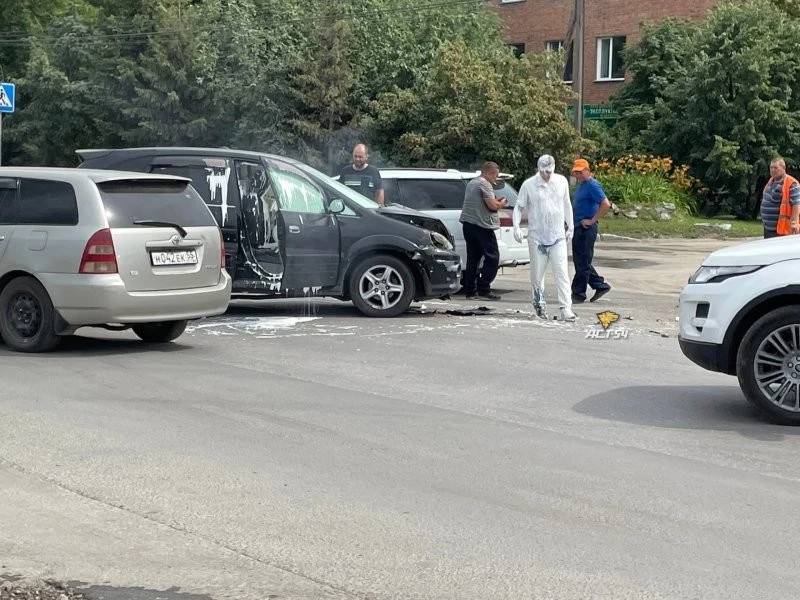 Garantált a röhögés, ahogy meglátod ennek a balesetező autónak a sofőrjét 1