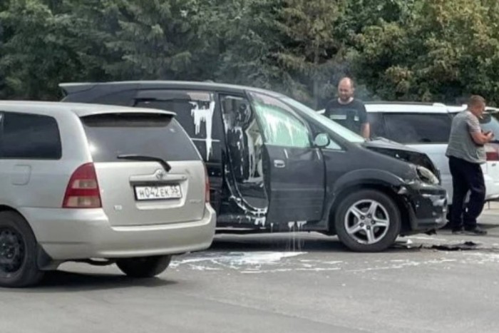 Garantált a röhögés, ahogy meglátod ennek a balesetező autónak a sofőrjét