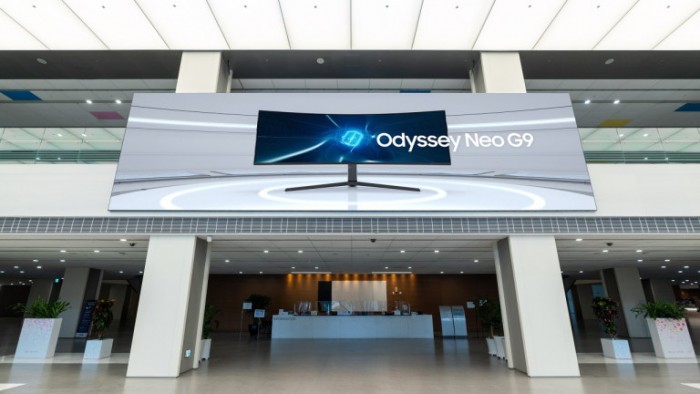 Kolosszális 1000 col méretű tévét mutatott be a Samsung 1