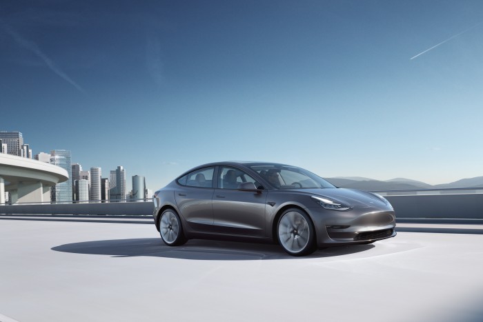Fontos újítás a Teslánál, ennek örülhetnek a magyarok
