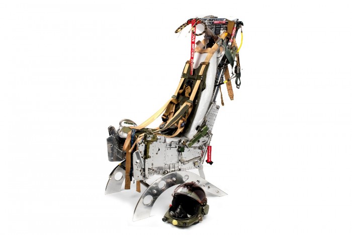 Szépen kipofozták a vadászgép katapultülését