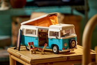 Lego- és VW-fanok figyelem! Itt az új T2-es lakóbusz készlet!