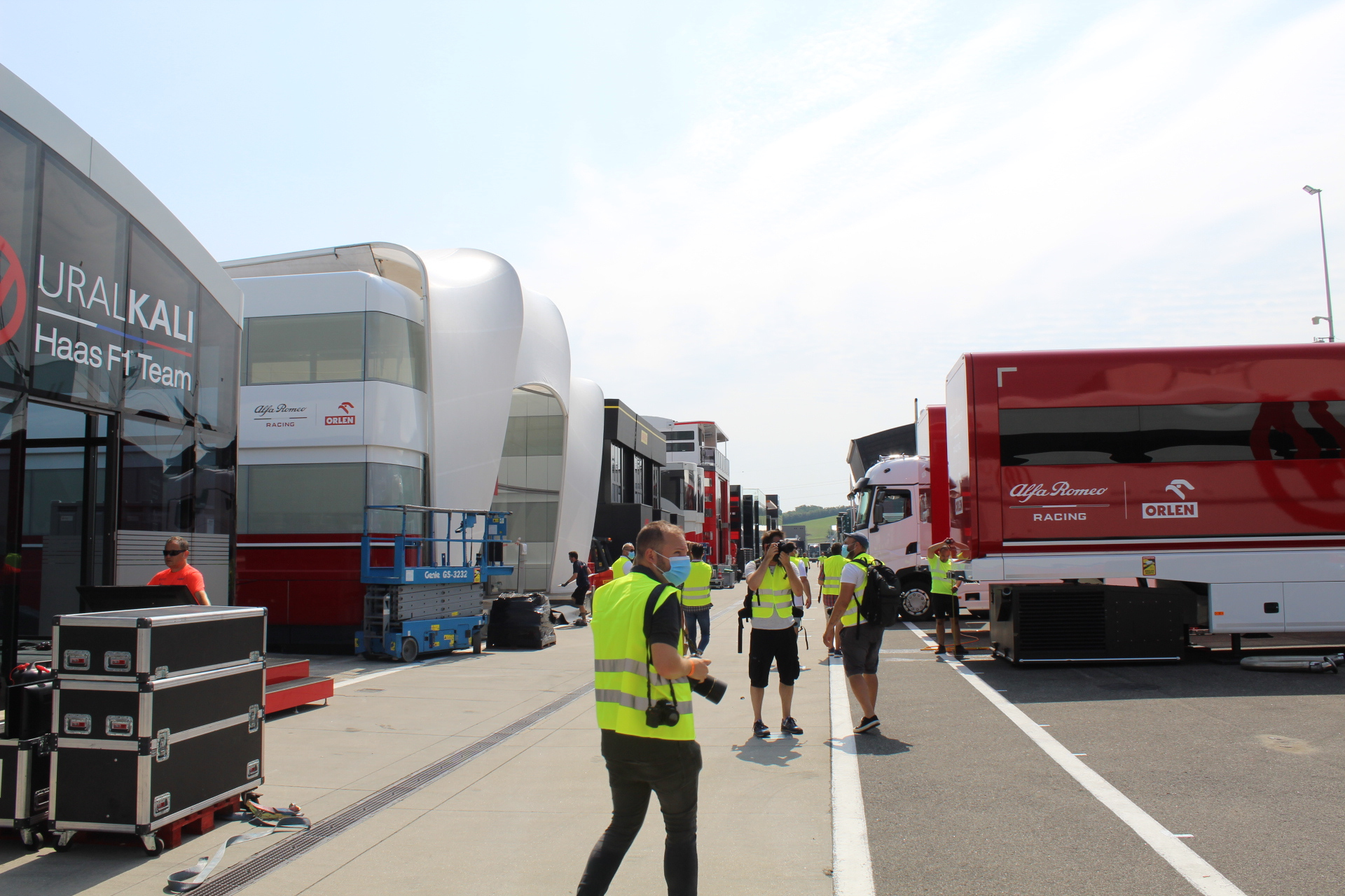 F1: A Hungaroringre értek a csapatok, benéztünk a kulisszák mögé 18