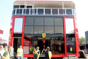 F1: A Hungaroringre értek a csapatok, benéztünk a kulisszák mögé