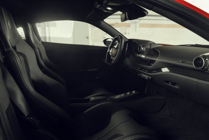 Embertelenül kigyúrták ezt a Ferrarit 6