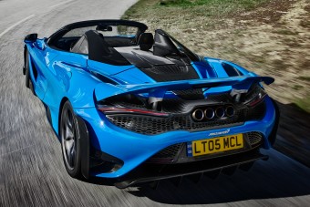 765 lóerős roadster Angliából