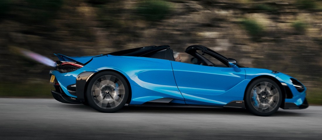 765 lóerős roadster Angliából