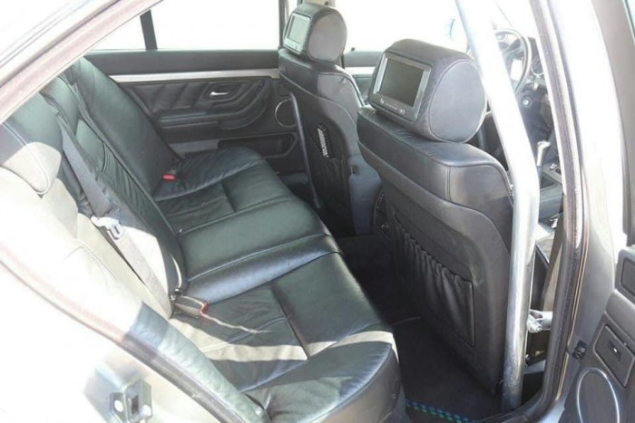 Egy lakótelepi Knight Rider veszett el ebben az öreg BMW-ben 5