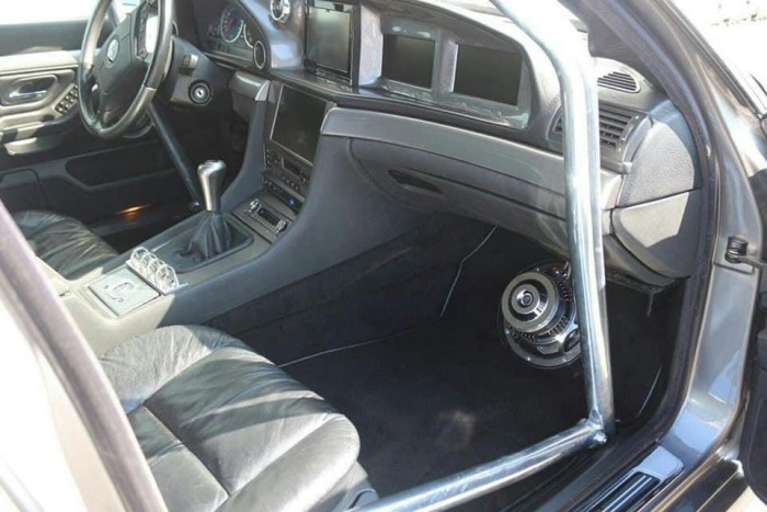 Egy lakótelepi Knight Rider veszett el ebben az öreg BMW-ben 7