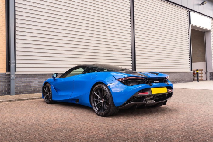 Megválik méregdrága szuperautójától a McLaren vezére 6